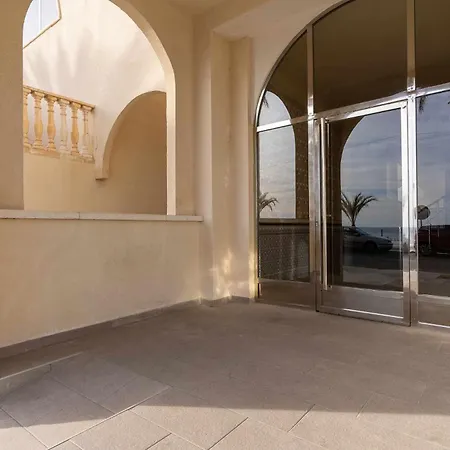 Rentafive - Primera Linea - Arenales - Casa Pilar *